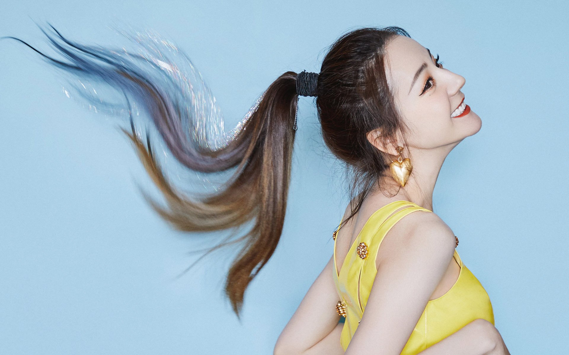 开云体育官网登入-《虚拟偶像荧幕助阵电竞比赛，明星效应持续扩大》，虚拟偶像舞台